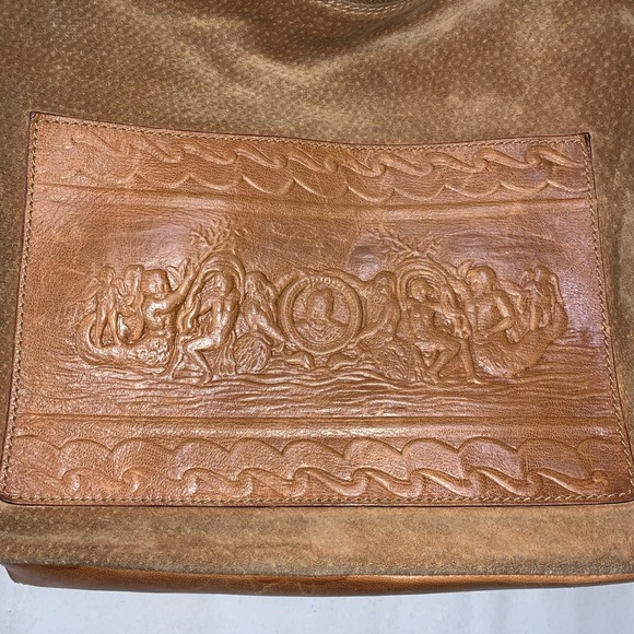 👋🏾SOLD👋🏾authentic FENDI embossed suede CROSSBODY purse - Picture 4 of 16